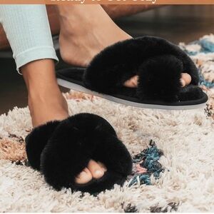 Black Open Toe Fuzzy Slippers - size 10